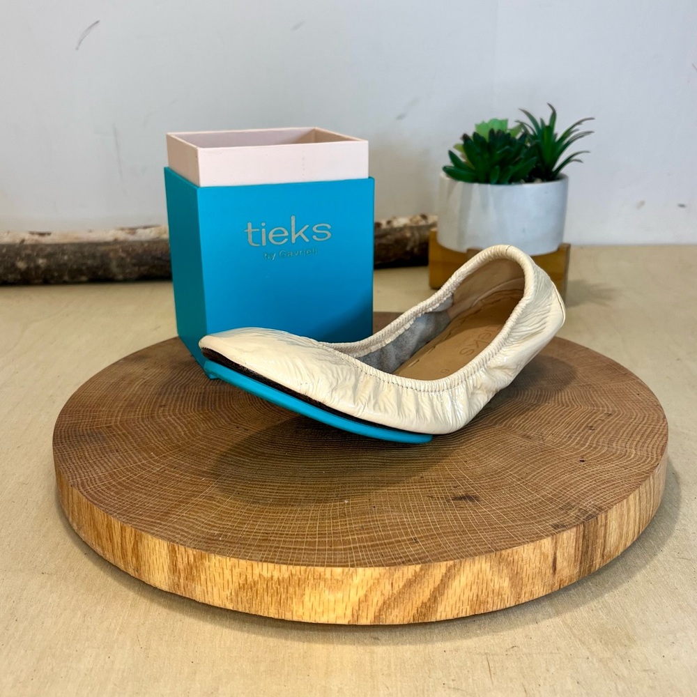 *Tieks | SINGLE RIGHT ONLY Biscotti Patent Flats With Partial Box Size 6